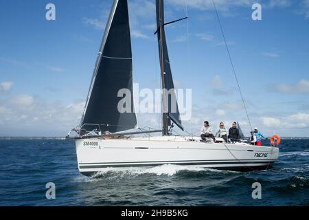 Les yachts à quille fixe sont vus en compétition lors de la série australienne de la voile 2021/22 à Port Phillip Bay, Melbourne. Banque D'Images