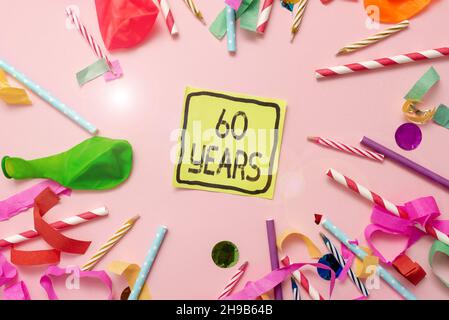 Légende conceptuelle 60 ans.Vitrine d'affaires c'est le début d'une époque dorée commémorant une journée spéciale coloré Party Collections flashy Banque D'Images