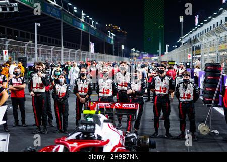 Alfa Romeo Racing l'équipe ORLEN démarre grille, grille de départ, pendant le Grand Prix d'Arabie Saoudite 2021 de Formule 1 stc, 21ème tour du Championnat du monde de Formule 1 2021 de la FIA du 3 au 5 décembre 2021 sur le circuit de la corniche de Jeddah, à Djeddah, Arabie Saoudite - photo: Antonin Vincent/DPPI/LiveMedia Banque D'Images