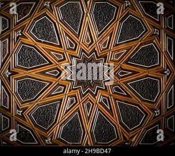 Islam modèle arabe.Décoration de carreaux sur le panneau mural au Maroc.Texture musulmane abstraite géométrique.Photo de haute qualité Banque D'Images