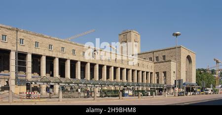 STUTTGART, ALLEMAGNE - 03 septembre 2021 : vue panoramique sur la gare centrale de Stuttgart, Bade-Wurtemberg, Allemagne Banque D'Images