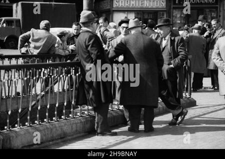 Les hommes discutent de la situation politique.Rome, Italie, mars 1978.Guerre sociale en Italie-mars 1978 Banque D'Images