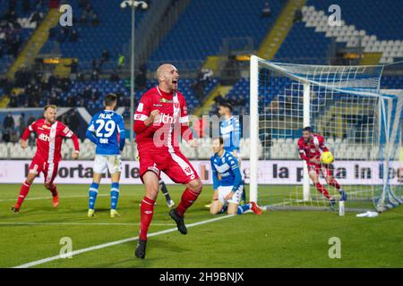 Brescia, Italie.04e décembre 2021.Luca Caldirola (#5 Monza) but Célébrez pendant Brescia Calcio vs AC Monza, football italien série B match à Brescia, Italie, décembre 04 2021 crédit: Agence de photo indépendante / Alamy Live News Banque D'Images