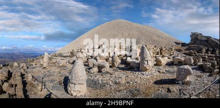 Statues anciennes sur le sommet de la montagne Nemrut à Adiyaman, Turquie.Site du patrimoine mondial de l'UNESCO.Roi Antiochus de la tombe de Commagene. Banque D'Images