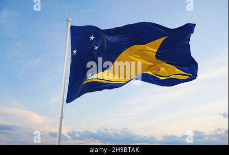 Drapeau officiel des îles Vierges britanniques sur fond ciel nuageux au coucher du soleil, vue panoramique. Concept de voyage et patriote. Espace de copie pour bannière large.3d Banque D'Images