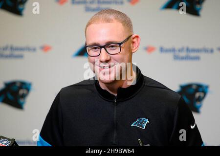 Charlotte, États-Unis.03ème juillet 2018.Dans ce fichier photo, le nouveau coordinateur offensif de Carolina Panthers, Joe Brady, écoute une question des médias lors de sa conférence de presse d'introduction au stade Bank of America, le vendredi 17 janvier 2020, à Charlotte, en Caroline du Nord(Photo de David T. Foster III/Charlotte observer/TNS/Sipa USA) crédit: SIPA USA/Alay Live News Banque D'Images