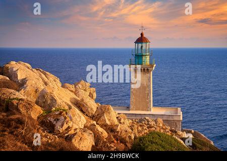 Phare à Cape Tenaro, Mani, Matapan, Péloponnse, Grèce Banque D'Images