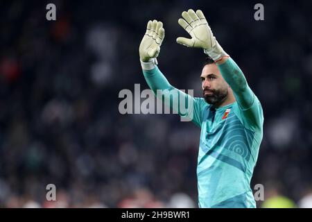 Turin, Italie.05e décembre 2021.Salvatore Sirigu de Gênes CFC gestes pendant la série Un match entre Juventus FC et Gênes CFC au stade Allianz le 5 décembre 2021 à Turin, Italie.Credit: Marco Canoniero / Alamy Live News Banque D'Images