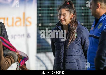 Blackburn Rovers milieu de terrain Millie Chandarana lors d'une compétition de football communautaire gratuite par Indian Gymkahana et Super5 League pour les femmes et les filles d'Asie du Sud Banque D'Images