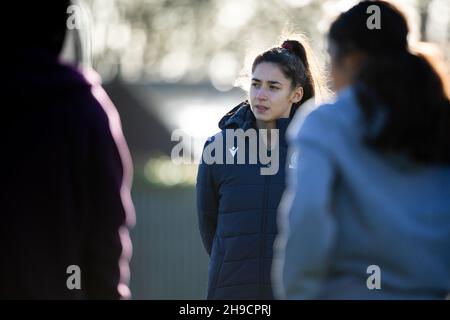 Blackburn Rovers milieu de terrain Millie Chandarana lors d'une compétition de football communautaire gratuite par Indian Gymkahana et Super5 League pour les femmes et les filles d'Asie du Sud Banque D'Images