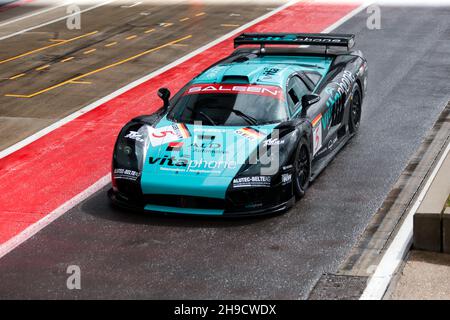 Oliver Tancogne, qui a conduit son 2000, Saleen S7R sur la voie internationale de la Pit lors de la session de qualification pour la course Masters Endurance Legends. Banque D'Images