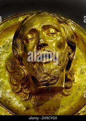 Plaque d'Offertory avec la tête de la Saint Jean Baptiste 1500 orfèvre flamand - 1500, Jean le Baptiste a été tué à cause de sa prédication contre la conduite lâche d'Hérode Antipas (20 av. J.-C., après 39 après J.-C.), Italie, italienne. Banque D'Images