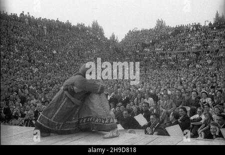 Varsovie, 1947-09-16.Stadion wojskowego Klubu Sportowego Legia.Po¿egnalny wystêp baletu Igora Moisiejewa. bk/ak PAPVarsovie, le 16 septembre 1947.Stade Legia Sports Club.La dernière performance du ballet Igor Moseyev. bk/ak PAP Banque D'Images