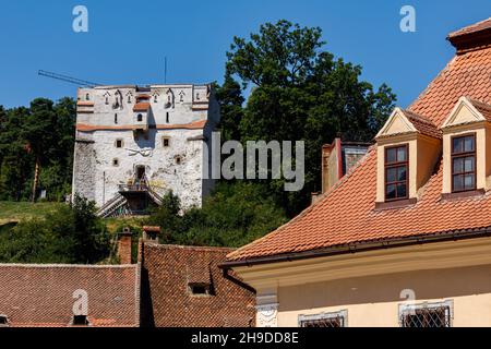 La tour blanche de la ville de Brasov en Roumanie Banque D'Images