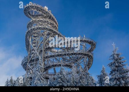 Vue d'hiver sur la promenade en ciel de Dolni Morava, Tchéquie Banque D'Images