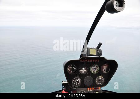 Cockpit de l'hélicoptère R44 Raven de Robinson.Prise à Kaikoura, Nouvelle-Zélande, le 9 décembre 2010. Banque D'Images