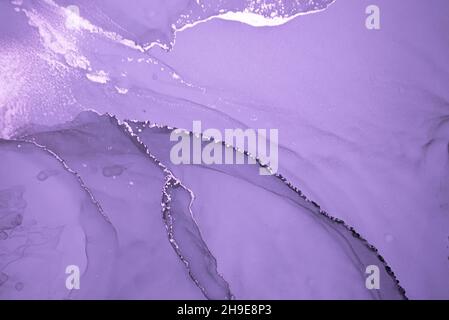 Vagues de peinture liquide violets.Fumer alcool de luxe Banque D'Images