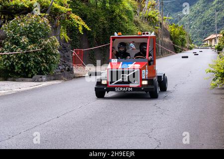 Sao Vicente, Madère, Portugal - 8 août 2021 : un festival traditionnel de karting fait maison Banque D'Images