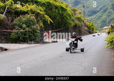 Sao Vicente, Madère, Portugal - 8 août 2021 : un festival traditionnel de karting fait maison Banque D'Images