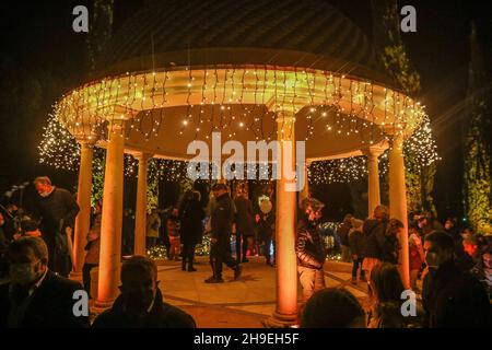 Malaga, Espagne.Décembre 6, 2021: Décembre 6, 2021 (Malaga le jardin botanique de Malaga est transformé en une histoire de Noël, une oasis de style paysage anglais avec plus de 150 ans d'histoire.Crédit : ZUMA Press, Inc./Alay Live News Banque D'Images