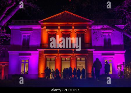 Malaga, Espagne.Décembre 6, 2021: Décembre 6, 2021 (Malaga le jardin botanique de Malaga est transformé en une histoire de Noël, une oasis de style paysage anglais avec plus de 150 ans d'histoire.Crédit : ZUMA Press, Inc./Alay Live News Banque D'Images