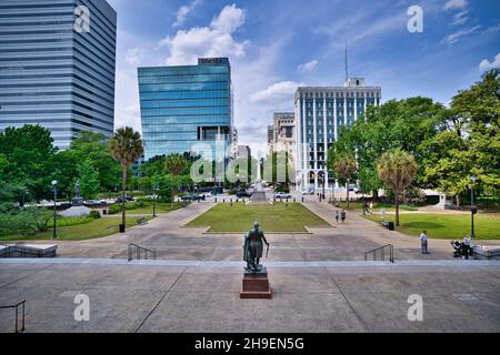 COLUMBIA, ÉTATS-UNIS - 04 mai 2021 : une belle vue de la rue principale depuis les marches de la maison d'État de Caroline du Sud à Columbia, États-Unis Banque D'Images