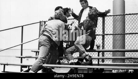 DATE DE SORTIE: 13 juin 1978 TITRE: Grease STUDIO: Paramount Pictures DIRECTEUR: Randal Kleiser PARCELLE: Good Girl Sandy Olsson et Greaser Danny Zuko sont tombés amoureux au cours de l'été.Quand ils découvrent de manière inattendue, ils sont maintenant dans la même école secondaire.AVEC: JOHN TRAVOLTA comme Danny et OLIVIA NEWTON comme Sandy.(Image de crédit : © Paramount Pictures /Entertainment Pictures) Banque D'Images