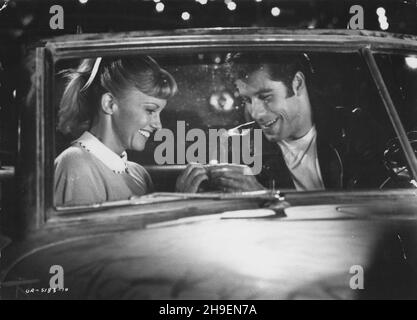 DATE DE SORTIE: 13 juin 1978 TITRE: Grease STUDIO: Paramount Pictures DIRECTEUR: Randal Kleiser PARCELLE: Good Girl Sandy Olsson et Greaser Danny Zuko sont tombés amoureux au cours de l'été.Quand ils découvrent de manière inattendue, ils sont maintenant dans la même école secondaire.AVEC: JOHN TRAVOLTA comme Danny et OLIVIA NEWTON comme Sandy.(Image de crédit : © Paramount Pictures /Entertainment Pictures) Banque D'Images