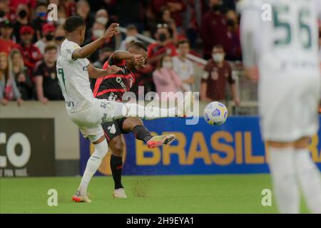 Curitiba, Brésil.06e décembre 2021.Nikão et Vitinho pendant Athletico (PR) et Palmeiras (SP).Match valable pour la 37e manche du Championnat brésilien 2021.Stade Joaquim Américo Guimarães.Curitiba, RP.Credit: Reinaldo Reginato/FotoArena/Alay Live News Banque D'Images