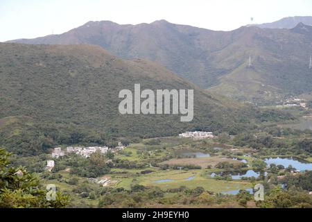 Nam Chung Village, vu de Sir Edward Youde Pagoda, Nouveau-Nord-est des Territoires, Hong Kong, 9th novembre 2021 Banque D'Images