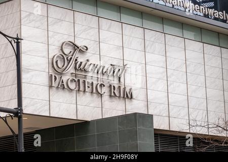 Vancouver, Canada - le 20 novembre 2021 : un hôtel de luxe « Fairmont Pacific Rim » dans le centre-ville de Vancouver, près de Canada place Banque D'Images