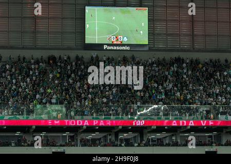 Curitiba, Brésil.06e décembre 2021.PR - Curitiba - 12/06/2021 - BRAZILIAN A 2021, ATHLETICO-PR X PALMEIRAS - Palmeiras fans lors d'un match contre Athletico-PR à Arena da Baixada stade pour le championnat brésilien A 2021.Photo: Robson Mafra/AGIF/Sipa USA crédit: SIPA USA/Alay Live News Banque D'Images