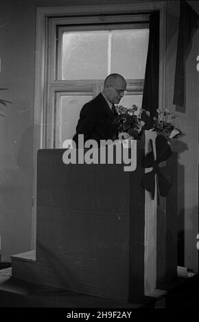 Varsovie, 1947-12-07.Obrady Rady Naczelnej Stronnictwa Ludowego W gmachu partii przy ul.Bagatela.NZ. Przemawia prise SL Wincenty Baranowski. po/mgs PAPVarsovie, le 7 décembre 1947.Débats du Conseil principal du Parti paysan (SL) tenu au siège du parti sur la rue Bagatela.Photo: Chef de SL Wincenty Baranowski parlant. po/mgs PAP Banque D'Images