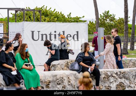 Miami Beach, FL, Etats-Unis - 4 décembre 2021 : gens à Miami Beach pour 2021 Art Basel Banque D'Images