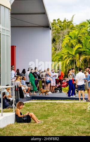 Miami Beach, Floride, États-Unis - 4 décembre 2021 : scène au Miami Beach Art Basel Banque D'Images