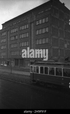 Varsovie, 1948-01.Aleja Waszyngtona 42/44.Dom mieszkalny dla pracowników Polskiego Radia.Dok³adny dzieñ wydarzenia nieustalony. bk PAPVarsovie, 1948.Une maison d'habitation pour les travailleurs de la radio polonaise au 42/44, avenue Waszyngtona. bk PAP Banque D'Images