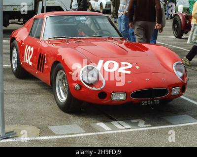 #102 le GTO Ferrari 250 de Nick Mason, à être conduit par Un Mason (Annette?)Au Goodwood Festival of Speed, le 21st juin 1996.Photographie prise le vendredi. Avant la pratique. Banque D'Images