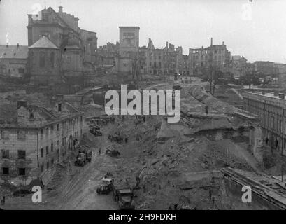 Varsovie, 1948-02.Budowa trasy W-Z (trasy Wschód-Zachód).NZ. Rozbiórka ruine wiaduktu Kierbedzia.W g³êbi z lewej koœció³ pw.œw.Anny i dzwonnica. po/gr PAP Dok³adny dzieñ wydarzenia nieustalony.Varsovie, le 1948 février.La construction de la route W-Z (est-ouest).Photo : démolition des ruines du pont Kierbedzia.En arrière-plan de la gauche, l'église Saint-Anna et le clocher. po/gr PAP Banque D'Images