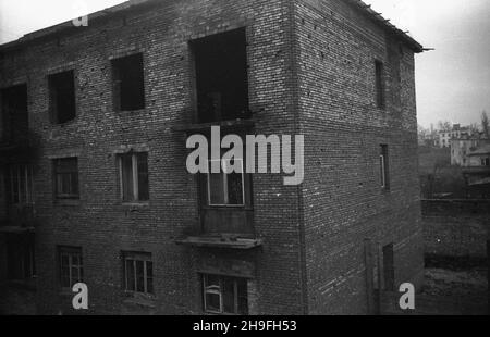 Varsovie, 1948-02.Zniszczony W czasie wojny budynek mieszkalny na Dolnym Mokotowie przy ulicy Dolnej 3. wb PAP Dok³adny dzieñ wydarzenia nieustalony.Varsovie, le 1948 février.Le bloc d'appartements endommagé par la guerre à Dolny Mokotow, au 3, rue Dolna. wb PAP Banque D'Images