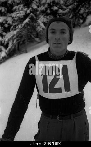 Zakopane, 1948-02-02.Mistrzostwa Polski Juniorów W konkurencjach narciarskich.W najwiêkszej po wojnie imprezie sportowej uczestniczy³o ponad 650 zawodników.NZ. Zawodnik. po/gr PAPZakopane, 2 février 1948.Pologne championnats juniors de ski.Le plus grand événement sportif après la guerre a attiré plus de 650 concurrents.Photo : un concurrent. po/gr PAP Banque D'Images