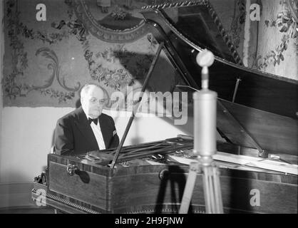 Varsovie, 1948-02-21.Z okazji 138. Rocznicy urodzin Fryderyka Chopina W Belwederze odby³ siê récital fortepianowy polskiego pianisty Raoula Koczalskiego (nz.). bk PAP Varsovie, 21 février 1948.Un récital pour piano donné par le pianiste polonais Raoul Koczalski au Palais du Belvédère à l'occasion du 138e anniversaire de naissance de Frédéric Chopin.Photo: Le pianiste. bk PAP Banque D'Images