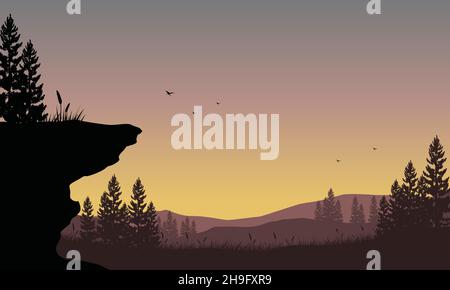 Panorama fantastique sur les montagnes depuis l'extérieur de la ville au crépuscule avec la silhouette esthétique des pins environnants.Illustration vectorielle d'un ec Illustration de Vecteur