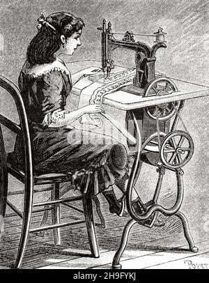 Femme utilisant une machine à coudre à pédales.Ancienne illustration gravée du XIXe siècle de la nature 1885 Banque D'Images