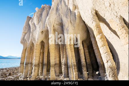 Paysages naturels inhabituels - les colonnes du lac Crowley en Californie, États-Unis. Banque D'Images