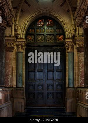 MUMBAI, INDE - 2 octobre 2021 - entrée artistique de la gare Chhatrapati Shivaji Terminus (CSTM), est une gare historique et un W UNESCO Banque D'Images