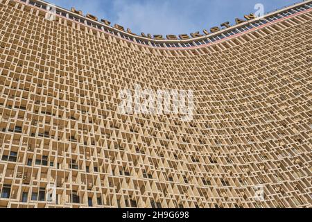 L'hôtel emblématique Ouzbékistan, construit en 1974 dans le style soviétique, russe, Brutaliste de conception d'architecture.Dans le centre-ville de Tachkent, Ouzbékistan.Détail de Banque D'Images