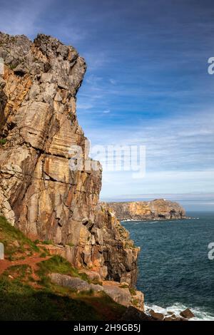 Royaume-Uni, pays de Galles, Pembrokeshire, Bosherston, St Govan’s Head de la chapelle St Govan Banque D'Images