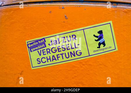 Sticker, oui socialisation, Berlin, Allemagne Banque D'Images