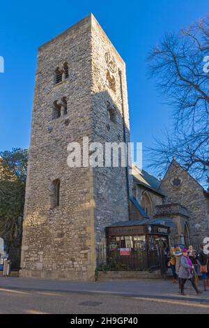 La tour médiévale de l'église saxonne de Saint-Michel, North Gate Oxford UK.Novembre 2021. Banque D'Images