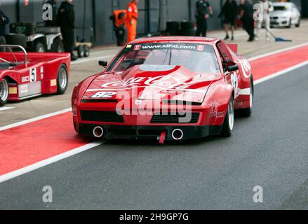 Vue des trois quarts avant d'une TransAm de Pontiac, pendant la séance de qualification de la HSCC Thundersports Race, au Silverstone Classic 2021 Banque D'Images